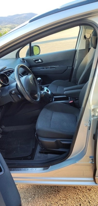 Peugeot 5008 cena 17900 przebieg: 253600, rok produkcji 2011 z Urzędów małe 137